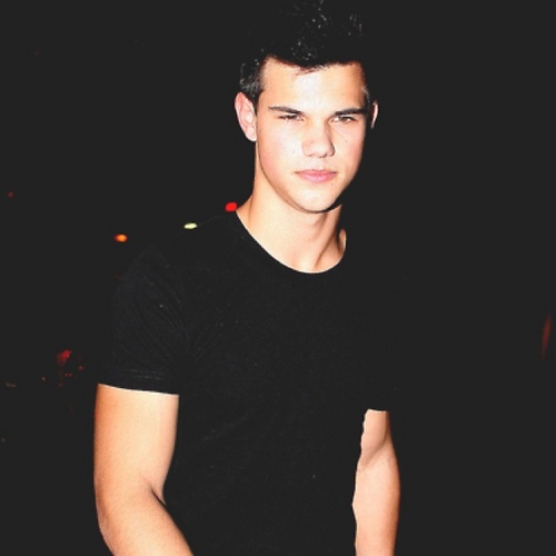 SupremeAss's profile picture. the only girl who holds my heart is @ChloeHale. i love you, to the moon and back. [RP]