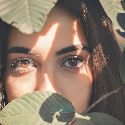 لمّا رٱني في هواهُ مُتَيَمَا
عرف الحبيبُ مقامَهُ فتدلَلاَ