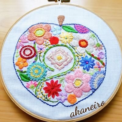 ⸜  ビオラ刺繍作家  ⸝

ビオラのお花モチーフを主にした
アクセサリーを作っています🌼
ご購入は【 minne 】にて！
Instagramも作品情報など更新してます🧸