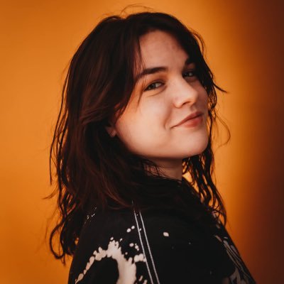 gabriellanv_'s profile picture. a very well intentioned idiot