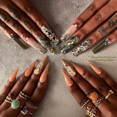 Luxury & Custom Press-On Nail Company💅🏽💎 Worldwide Shipping ✈️💌 • DM for custom concepts✨ • Follow @theblingaddict on ALL platforms