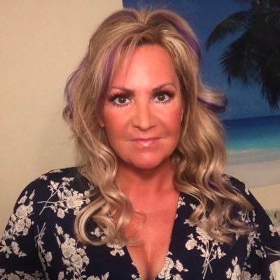 MeDoreen's profile picture. American! 🇺🇸 Tour Manager, Vocalist, Lover of Theme Parks. Best known as (former) Radio Personality on Mix 107.7 Dayton. I very RARELY check DMs, sorry