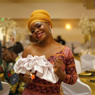 EstherDezire's profile picture. 