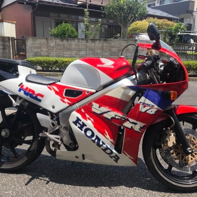 NC30 VFR、VTスパーダとXR250とXRバハの4台のバイクとレストア中のGB400 を所有。無言フォローすみません 。 毎年南会津の林道や峠に走りに行ってます👍バイクは全て自分で修理💪釣り🎣も大好き！某ドイツ車のメカニック👍