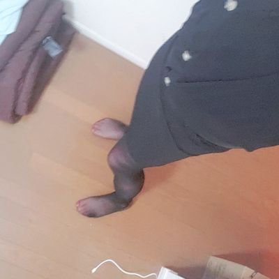 lYsVtaNIPHZcWPr's profile picture. 初めまして。私は45歳の熟女装子です。
女装歴はまだまだ浅くメイクも勉強中です。
よろしくお願いします。