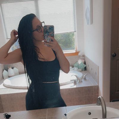 wife / mom / 31 / she-her / no idea why I’m here