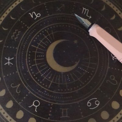 ☀️♐️8ハウス🌙♑️10ハウス金星♏️冥王星合。トランジット天体の影響を受けやすいからか、普段の生活への星からの影響に興味深々。日々チャートをチェック中。天気予報のようにホロスコープを活用することを目指す🌟