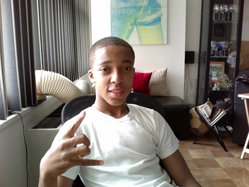 i play ball and love y'all females Add pin:3151B65B ladies :)