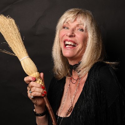 Celebrity psychic, medium & good witch. Speaker/Author of the Intl. best selling book OLD WORLD MAGICK FOR THE MODERN WORLD.https://t.co/ONC2brMaza