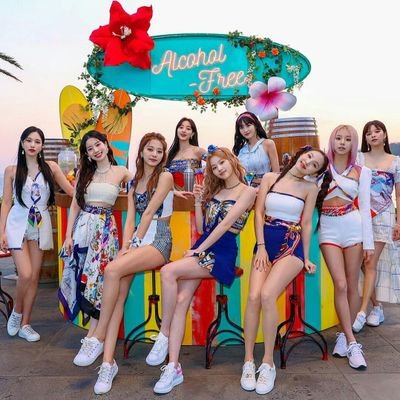 Twicee__ot9's profile picture. One in a million 💖 

#TWICE