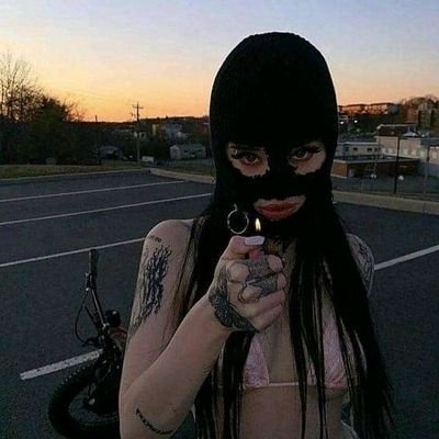 Inesachour004's profile picture. No matter what you are always stronged Do not let your feelings control you ☠️🖤