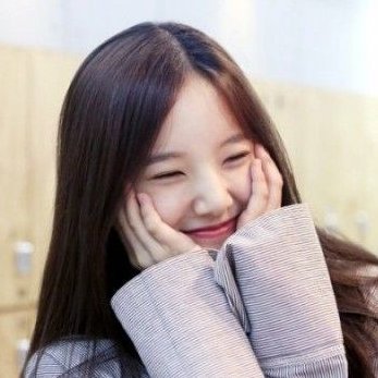 hellodaileee's profile picture. Weeekly @_Weeekly