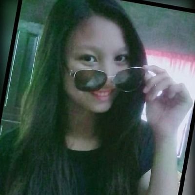 “«Nothing is impossible, when God is in your side»”

😇♥️

“Simple dreamer to be artist someday”😇💞