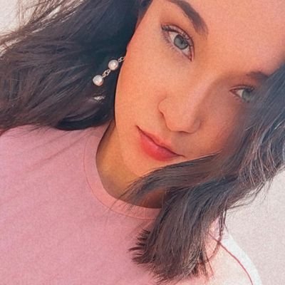 Daniakfm's profile picture. 🇲🇽 | 💚💜 (por supuesto) | Derecho | Kierkegaard, Camus, et. al. | La corrección gramatical y ortográfica me hace secretamente feliz.