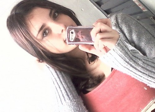 ooi, Larissa - Prazeer' .. Se quer descobrir o lado bom da vida é só dar um Folow ae!  Perfeita? ñ sou.Defeitos? Muitos. Feliz? Siim! E isso basta para mim!  (: