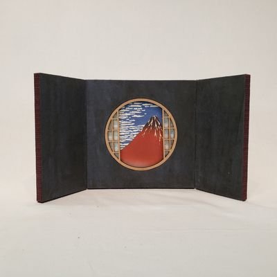 創業 江戸元文年間。㈲田中表具店 創立1964年。後、社名変更
内装工事部→住宅、マンション、店舗のリノベーション工事~小工事まで承っております。
表具工芸部→現代の名工 東京都伝統工芸士 田中正武 会長。修復~新規まで承ります。ご相談お待ちしております。