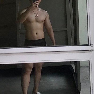 A huge fan of big muscles. I just want to be a… muscle slut. Help me grow to be like one 😉