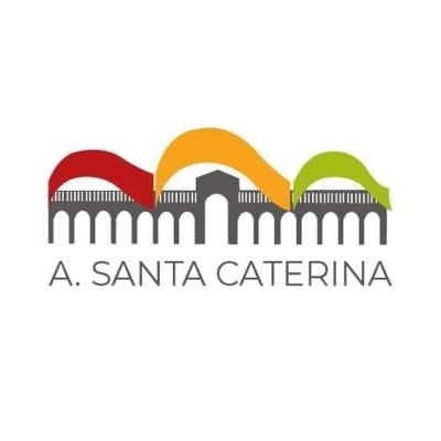 L'Associació està formada per comerciants i veïnes del barri de Sant Pere, Santa Caterina i La Ribera per promoure i dinamitzar el comerç local i de proximitat.