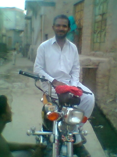 Twitter profile picture for @hafeez95