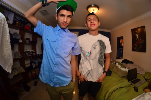 E_Hundred's profile picture. Ask about me :)