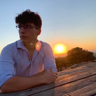 Passeranno giorni, mesi, anni... ma il ricordo di una persona speciale rimarrà sempre dentro al cuore.