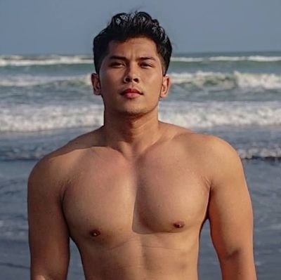 Son of a beach
Tasikmalaya - Jakarta
traveling, gym addict, and love