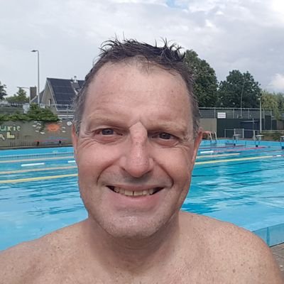 Schrijft/verzamelt over zwemmen en zwemsport NL - hist. zwemdocumentatie - ook actueel zwemnieuws - ex-waterpolo - spierziekte/mentale aandoening - vrijwilliger