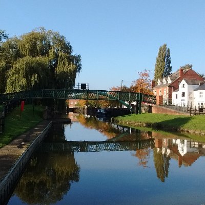 SoSim12's profile picture. Continuously cruising English waterways on a Dutch barge
