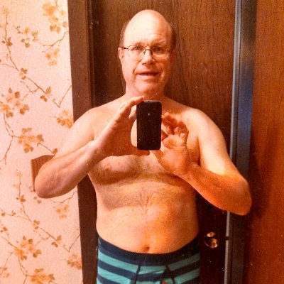 older guy who likes to be naked, to be seen naked by other men, & to pleasure their cocks & assholes 🌈 https://t.co/R4NoUFjiON