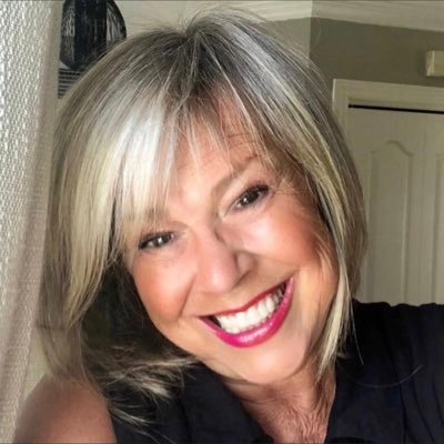 helenelegault's profile picture. 