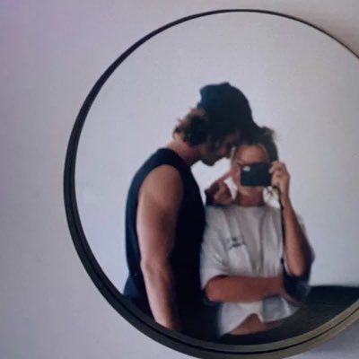 hollxndrn's profile picture. “We have to dance it out. That's how we finish”