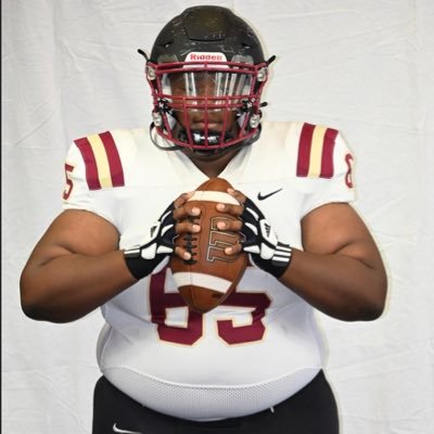 🏈| PVHS, 5’10 330|| Right Guard, Class of 24’🎓) GPA: 2.7) 🏋️Bench press:305, Squat:450|| Email: Santanajames823@gmail.com