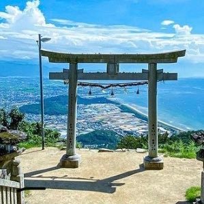 ドライブ大好き。車で、日本全国回るのが、夢です。観葉植物、多肉植物最近ハマってます。パワーストーンも◎ちょっとメタボが気になる年頃です。