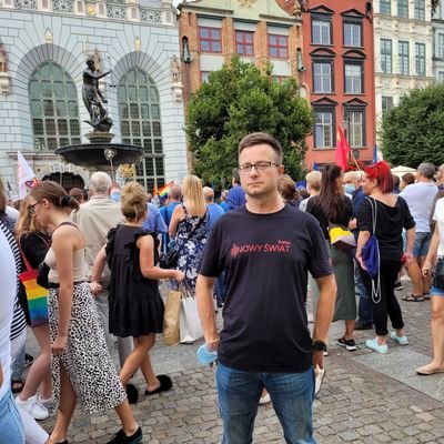 Gdańszczanin z urodzenia i zamiłowania, mieszkaniec stolicy z wyboru :)