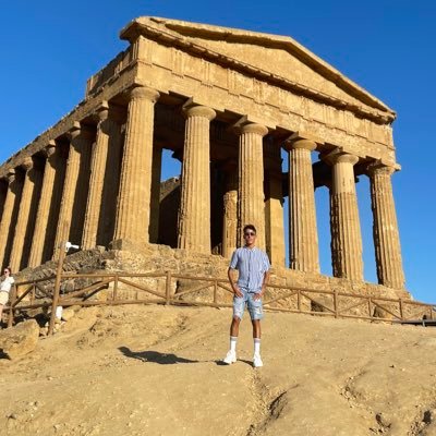 Graduat en Filologia Clàssica, UB / Sapienza Università di Roma; Màster en Cultures i Llengües de l’Antiguitat, UB📚🧑🎓 Doctorand en Filologia Grega, UB