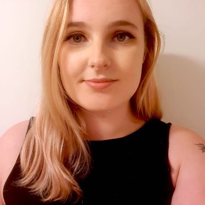 SimsCassie's profile picture. 💛she/her