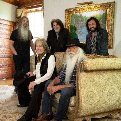 William Lee Golden of The Oak Ridge Boys bands together with his sons Rusty & Chris + grandchildren. Stream our music now! ↙️