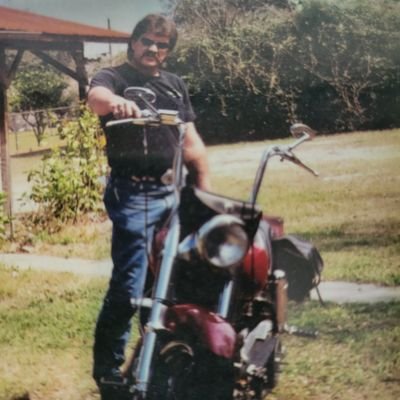 old school biker. MAGA! animal lover.
 pipe welder .GOD GUNS AND HARLEY DAVIDSON'S and beer 
not looking for a relationship