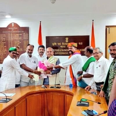 राष्ट्रीय अध्यक्ष- #भारतीय #किसान #मजदूर #यूनियन
(स्वदेशी)
पूर्व विधानसभा प्रत्यासी हैदरगढ़ (उत्तर प्रदेश)
संपर्क-6386686226