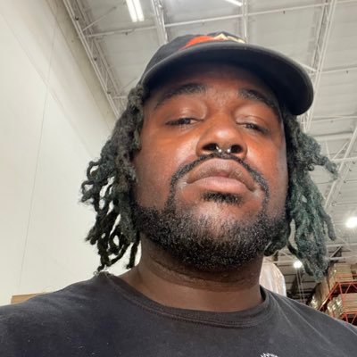 zsplashtownsend's profile picture. That dude that makes fire from earth