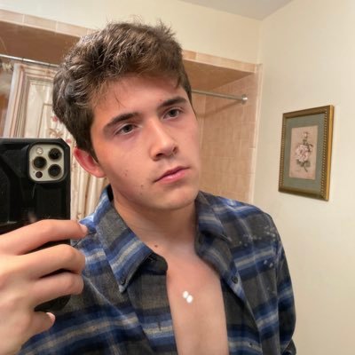 erazmojr's profile picture. there was never a tutorial