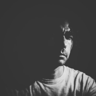 Escritor mediocre.
Autor de