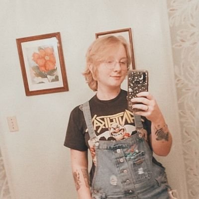 23 - art student at csulb - they/them - illustrator looking for work