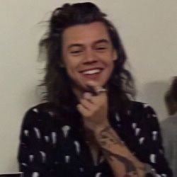Hola soy fernanda, y soy louie, harrie y directioner, 🤍 de ante mano les aviso que tambien soy larrie y buzzing, besos✨