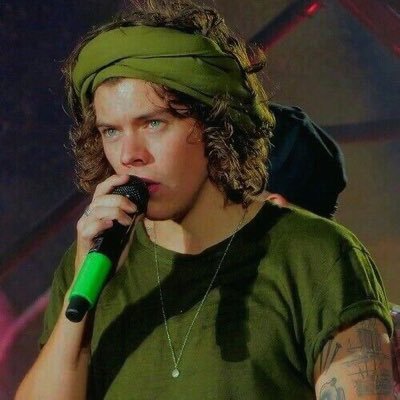 voto por harry, louis, taylor y billie, a veces por otros de mis favs, soy @iSTYLEZ28