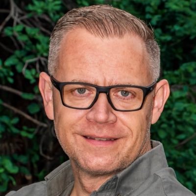 International Leadership facilitator, Speaker and Coach.
Certified Emotional Intelligence Practitioner.
Certified 5 Behaviors of a Cohesive team facilitator.