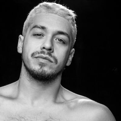 RodrigoDiazmo's profile picture. Fotógrafo de moda y publicidad 📸 Gay 🌈 Amo cocinar 🌭 Creativo y un poco loquito 👀 sígueme en IG @rodrigodiazfoto