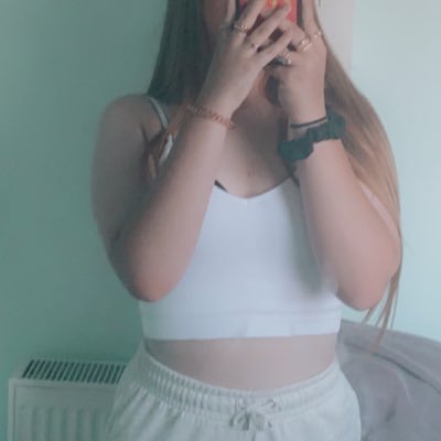 caseyyyyxx14's profile picture. treat everyone with kindness