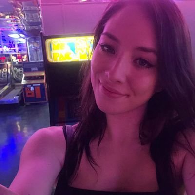 Hello everyone I'm model i'm 27 years old available to chat with