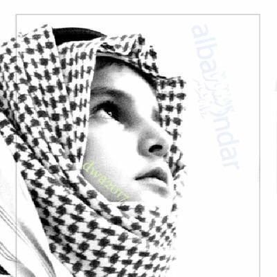 على وشك الرحيل وانتهاء المدة
وبين المسافة ونظرتي والخاطر
أمشي وبصدري المواجع عدة
حري شديد وإنتظاري الماطر